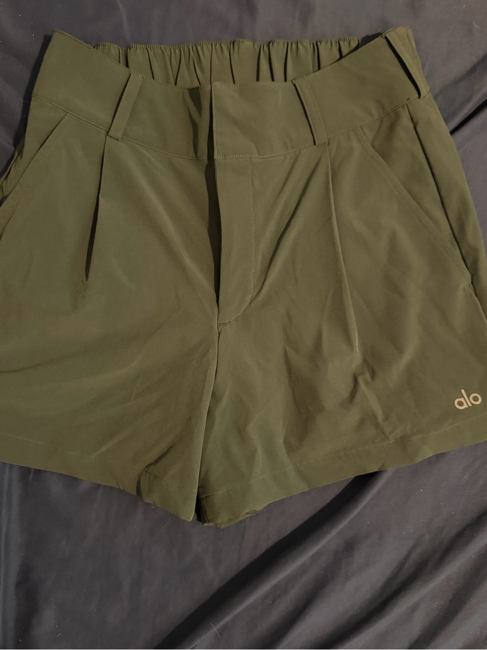ALO Yoga Olive Green Athletic Shorts with Pleats & Pockets